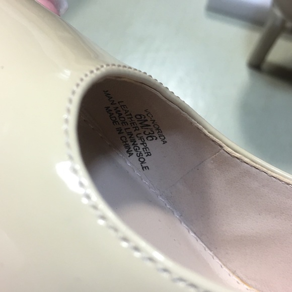 Vince Camuto Nude Pump - Picture 6 of 8